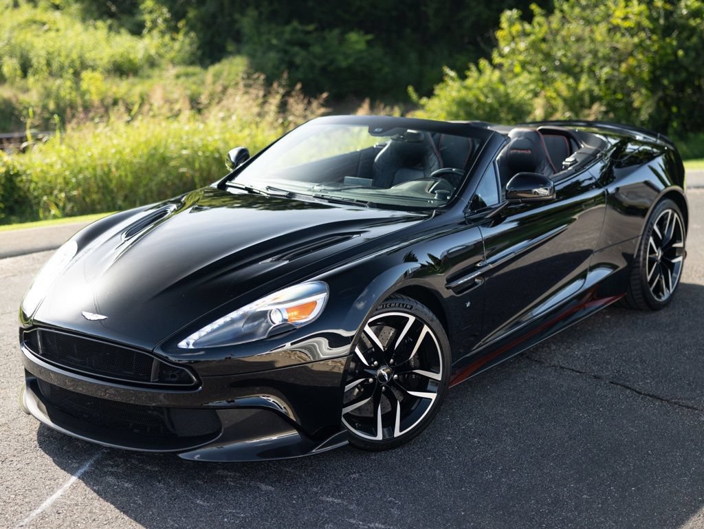 Used 2018 Aston Martin Vanquish S RWD image 2