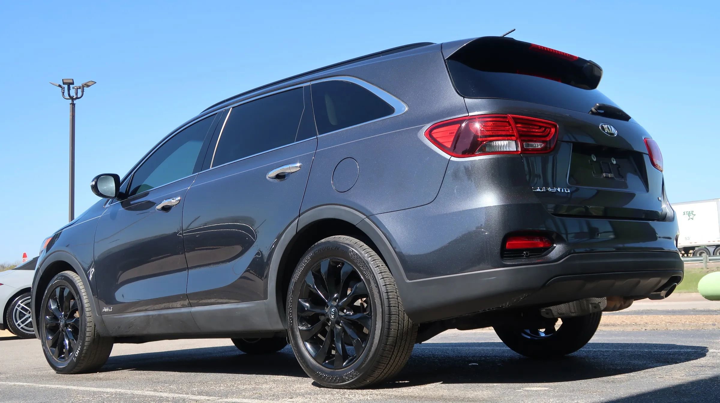 Used 2019 Kia Sorento S image 11