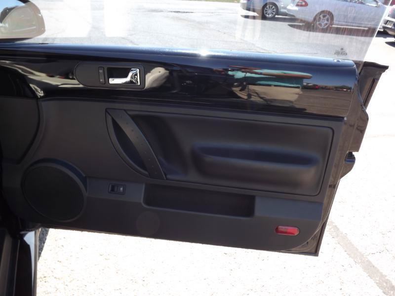 Used 2010 Volkswagen Beetle Convertible FWD image 27