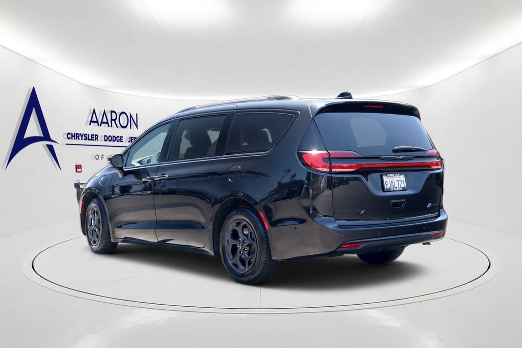 Used 2024 Chrysler Pacifica Premium FWD image 7