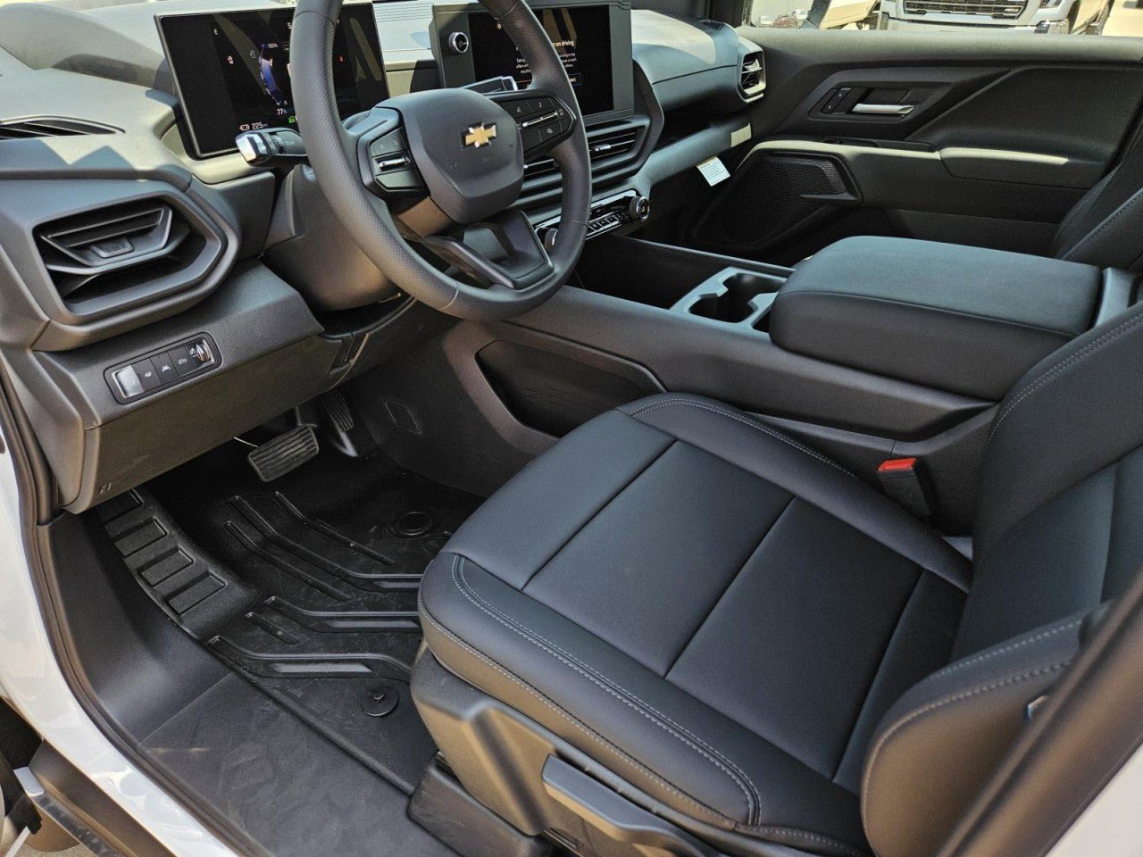 New 2025 Chevrolet Silverado EV W/T AWD/4WD image 13