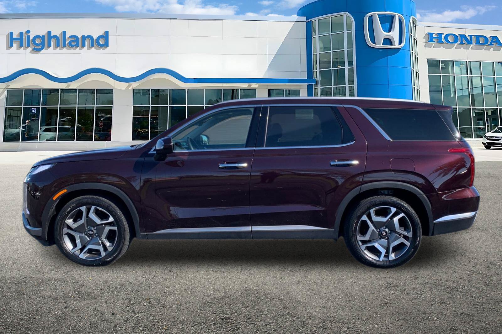 Used 2024 Hyundai Palisade Limited AWD/4WD image 2