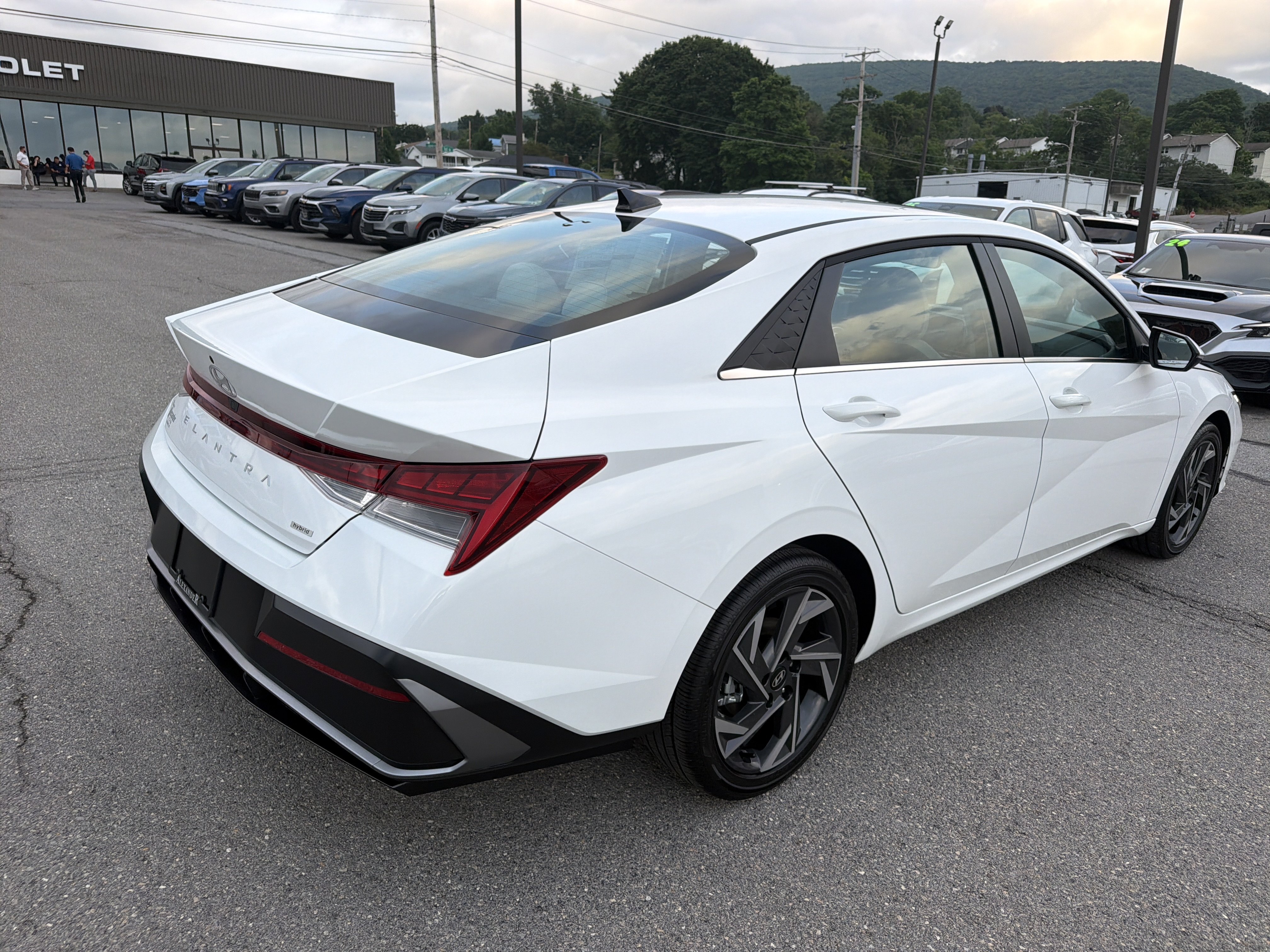 New 2026 Hyundai Elantra Limited w/ Cargo Package FWD image 3