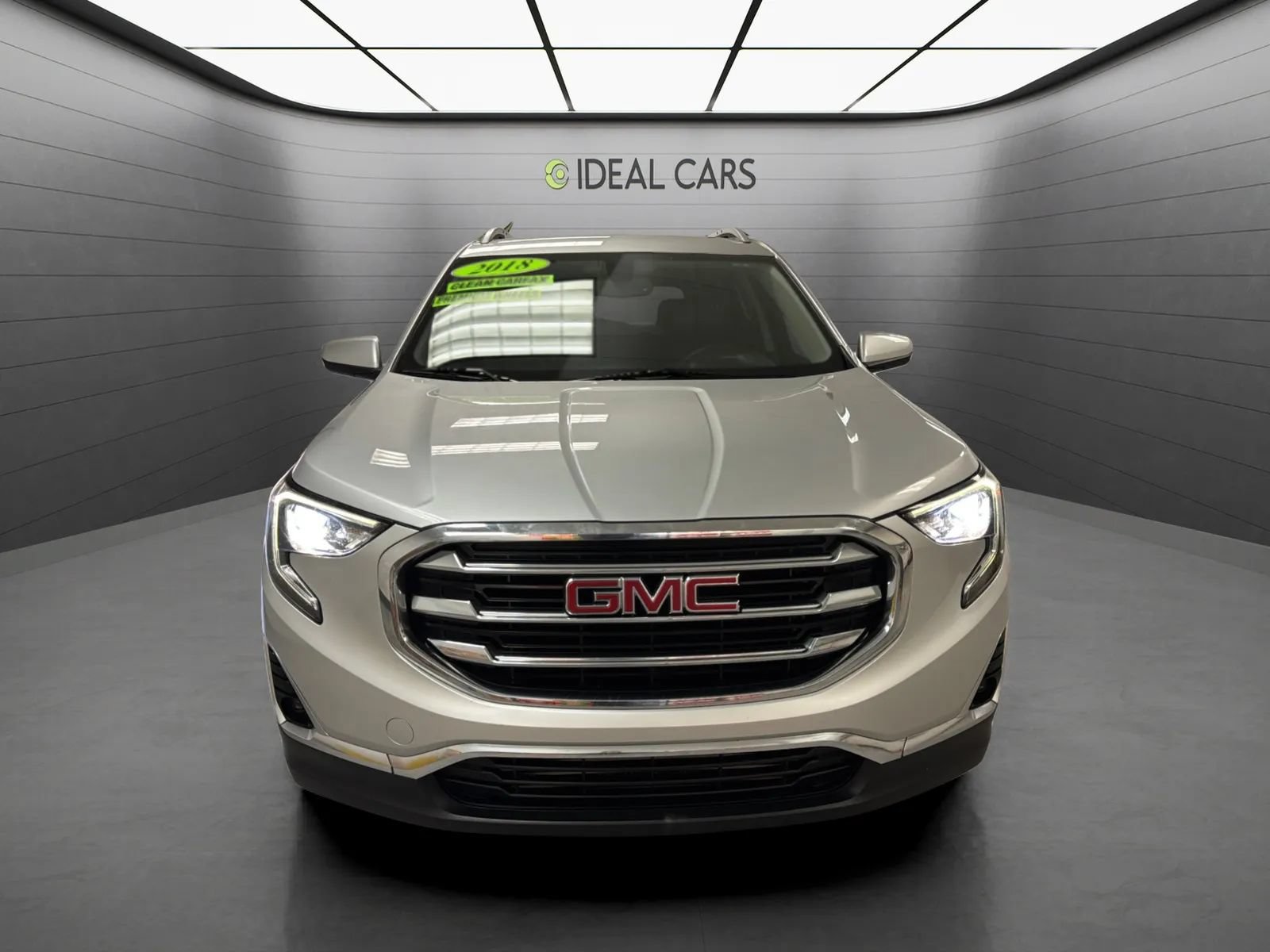 Used 2018 GMC Terrain SLT w/ Preferred Package FWD image 2