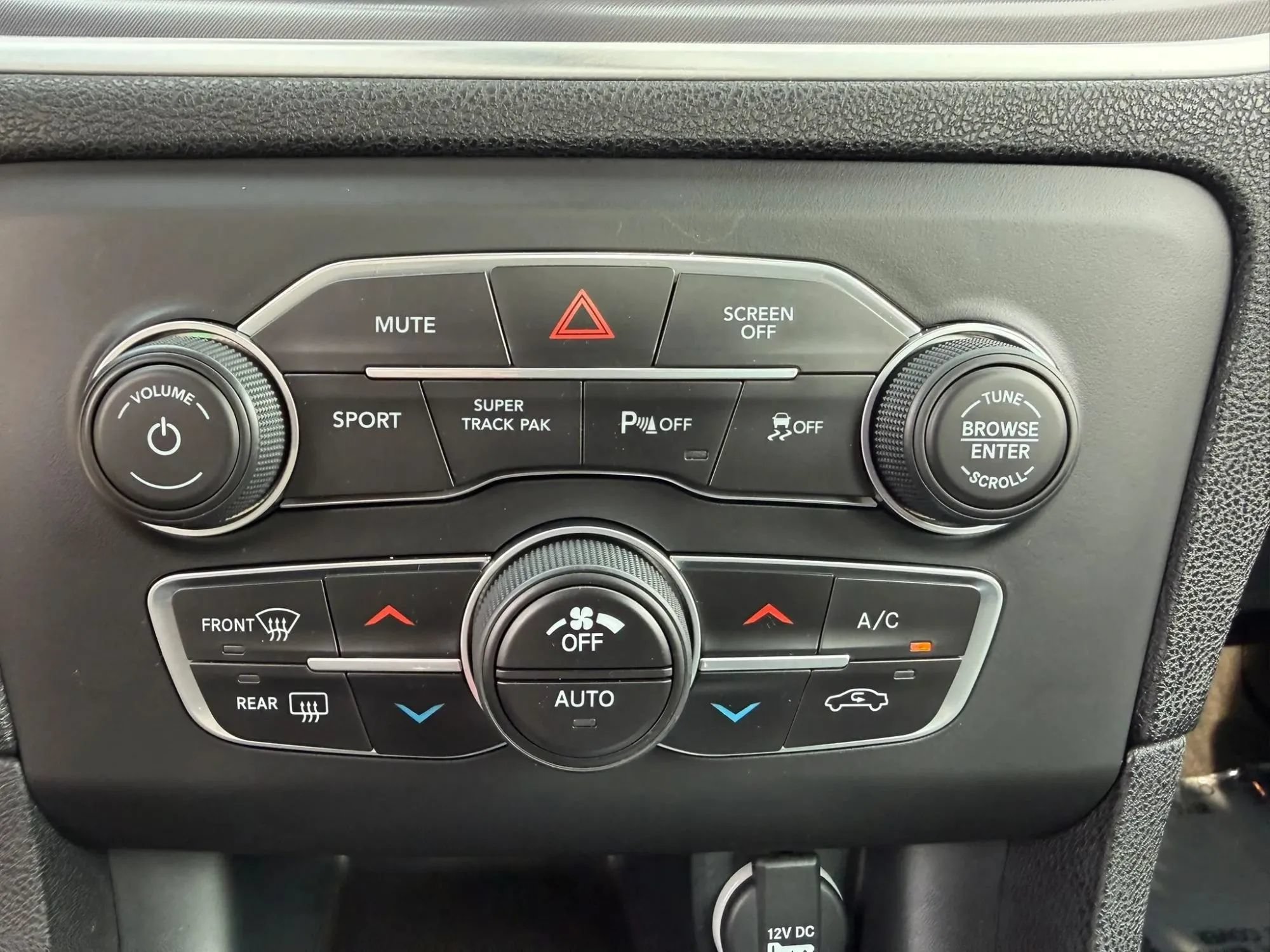 Used 2019 Dodge Charger SXT AWD/4WD image 26