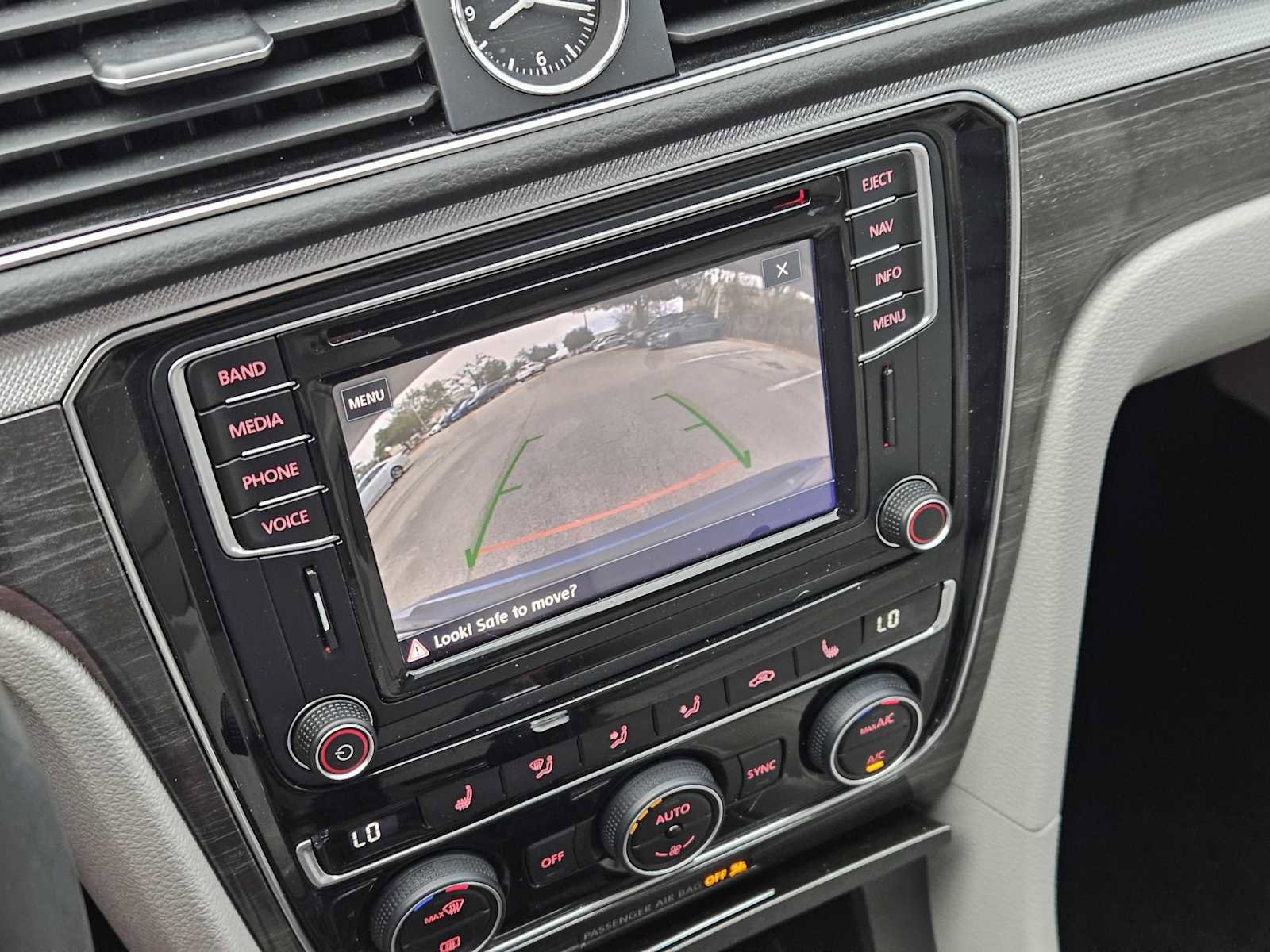 Used 2017 Volkswagen Passat 1.8T SE image 18