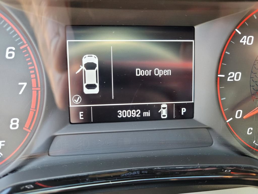 Used 2024 Chevrolet Trax RS FWD image 28