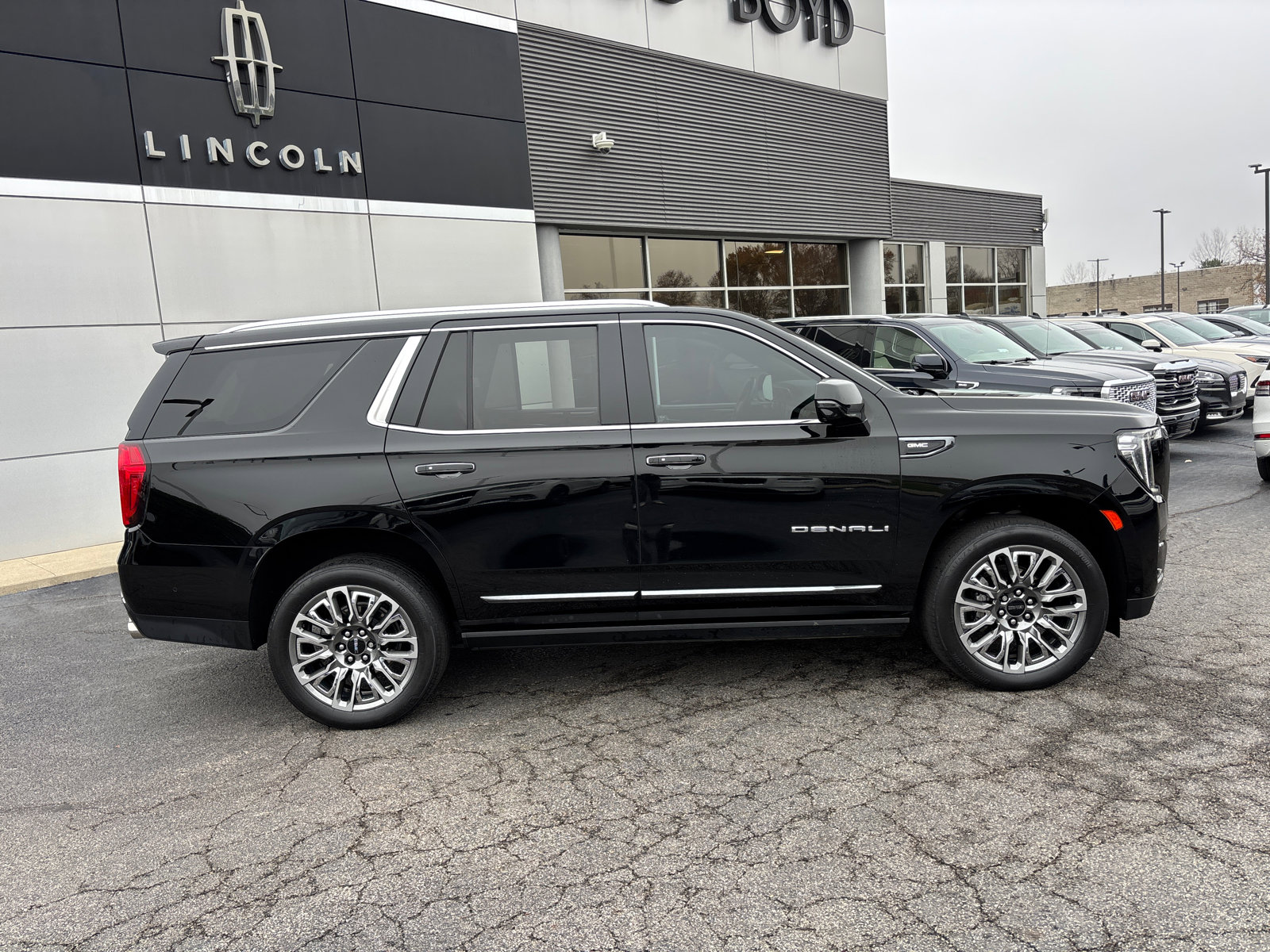 Used 2023 GMC Yukon Denali Ultimate image 8