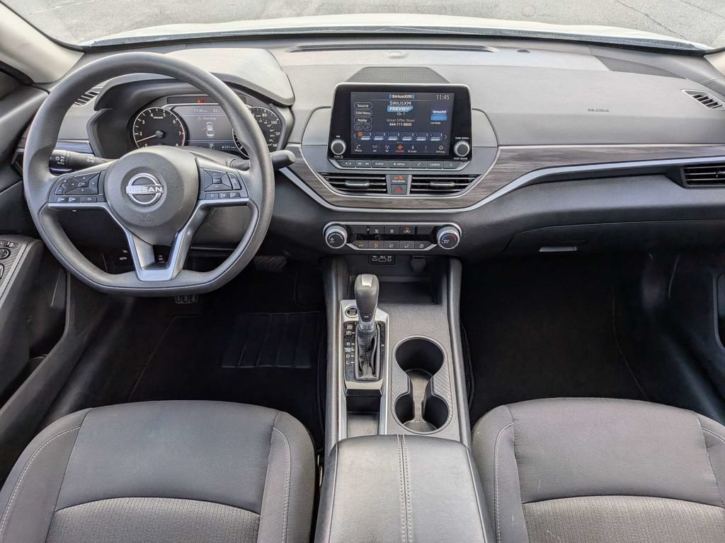 Used 2025 Nissan Altima 2.5 SV FWD image 10