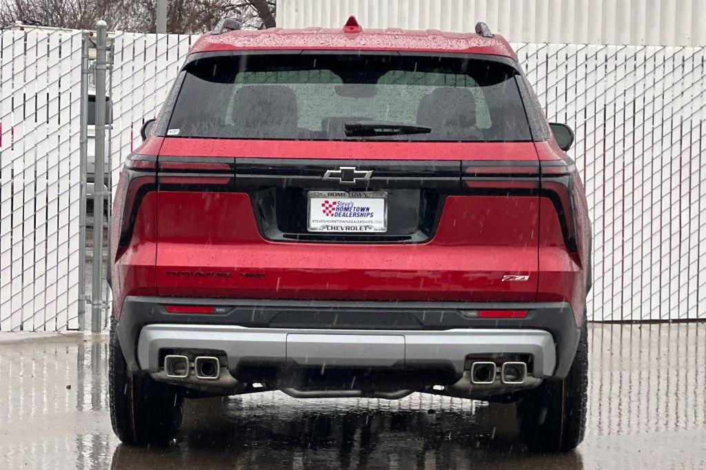 New 2026 Chevrolet Traverse Z71 w/ Enhanced Driving Package AWD/4WD image 5