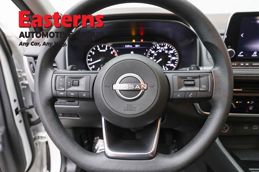 Used 2023 Nissan Rogue S AWD/4WD image 10