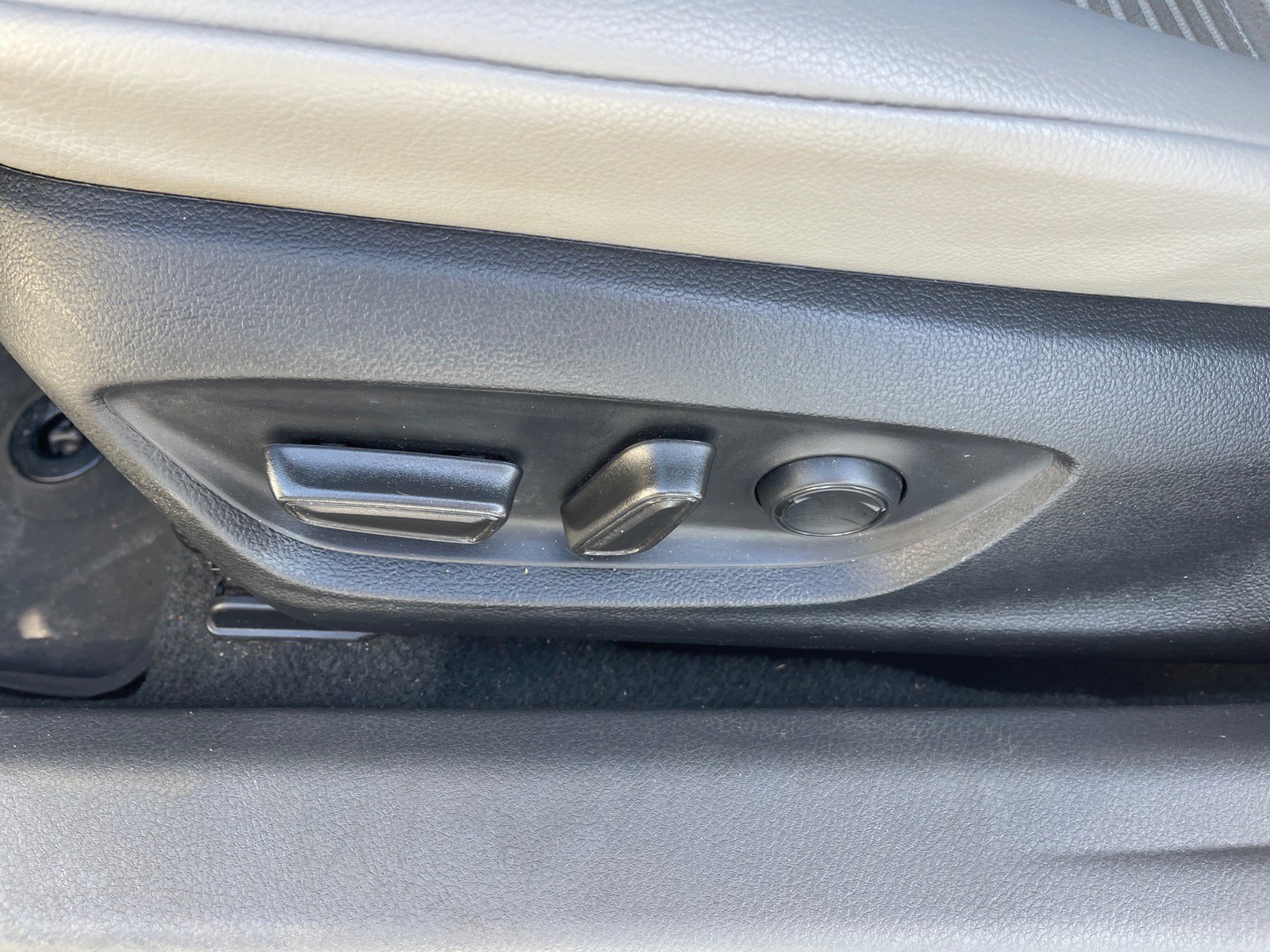 Used 2023 Toyota Camry SE image 9