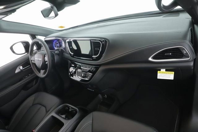 New 2026 Chrysler Pacifica Select w/ S Appearance Package image 31