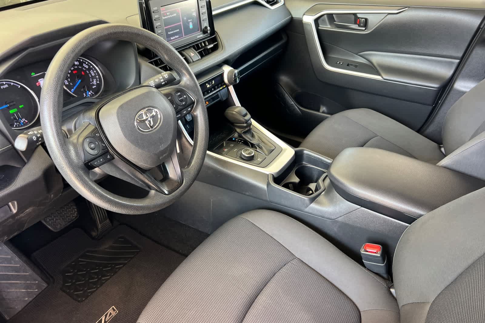 Used 2020 Toyota RAV4 LE AWD/4WD image 11