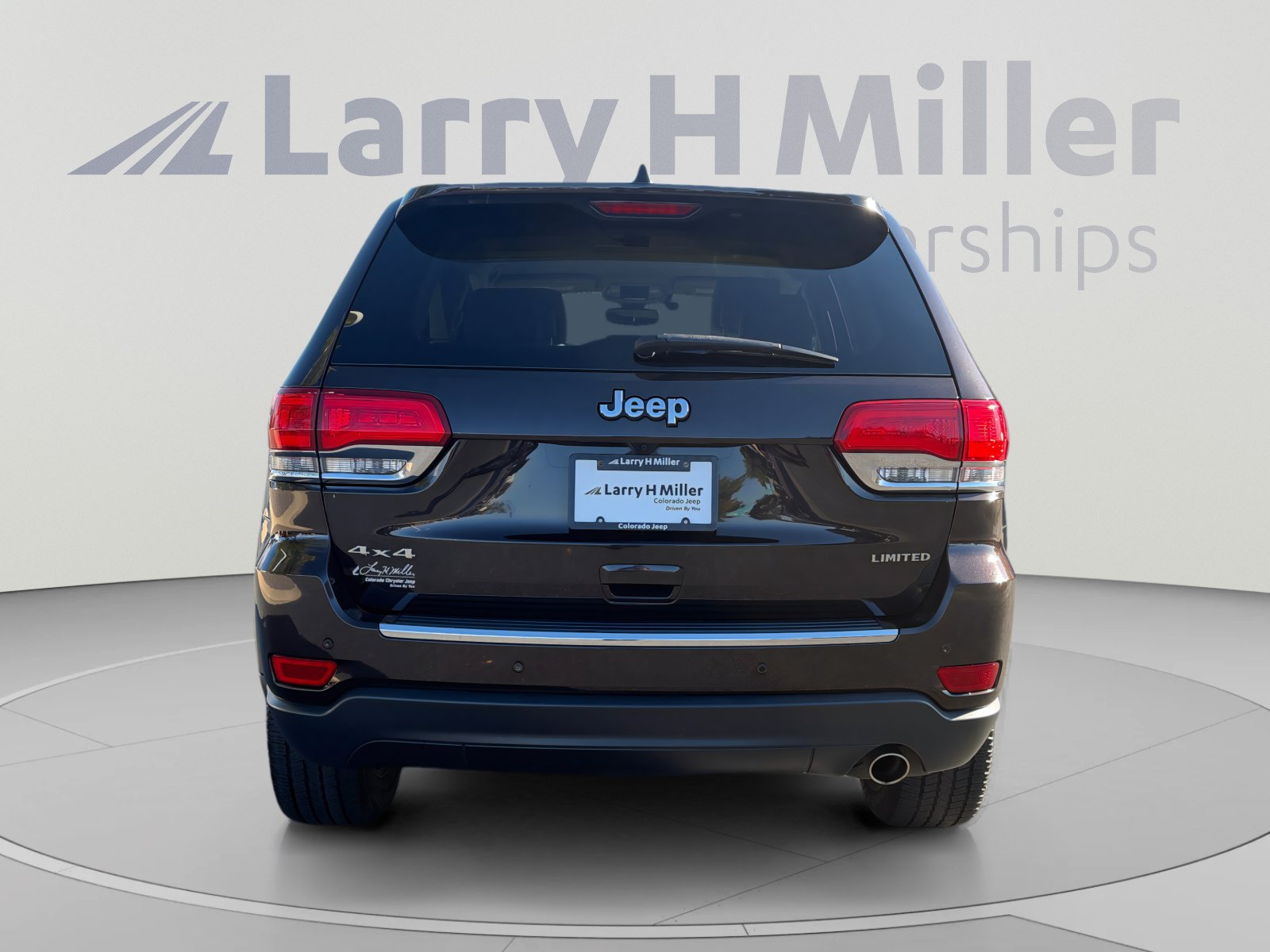 Used 2017 Jeep Grand Cherokee Limited AWD/4WD image 4