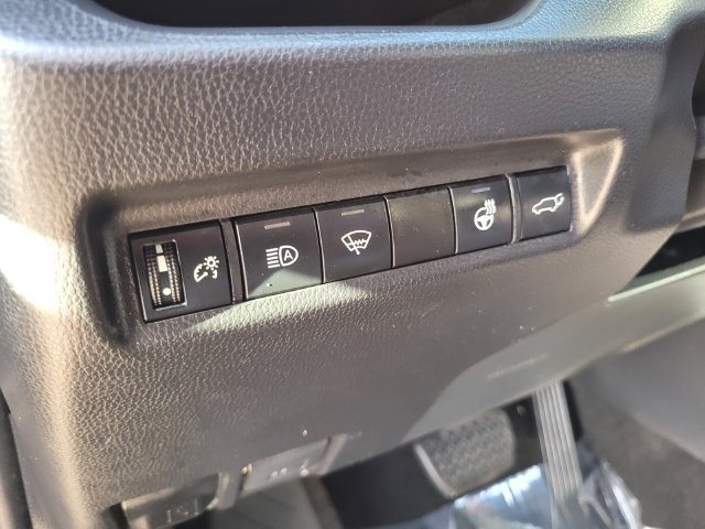 Used 2021 Toyota RAV4 XLE w/ Convenience Package AWD/4WD image 19