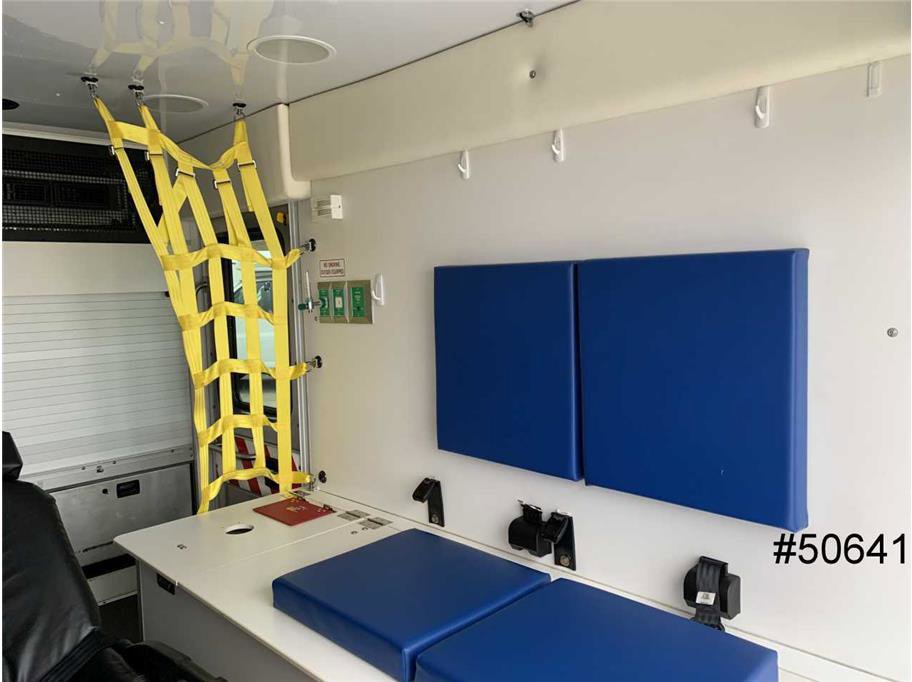 Used 2014 Chevrolet Express 4500 w/ Ambulance Package RWD image 14