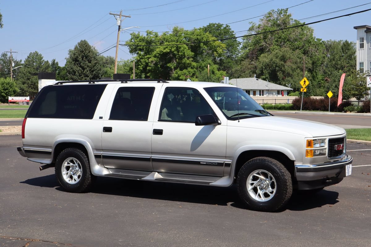 Used 1999 GMC Suburban 4WD w/ Convenience Group image 2