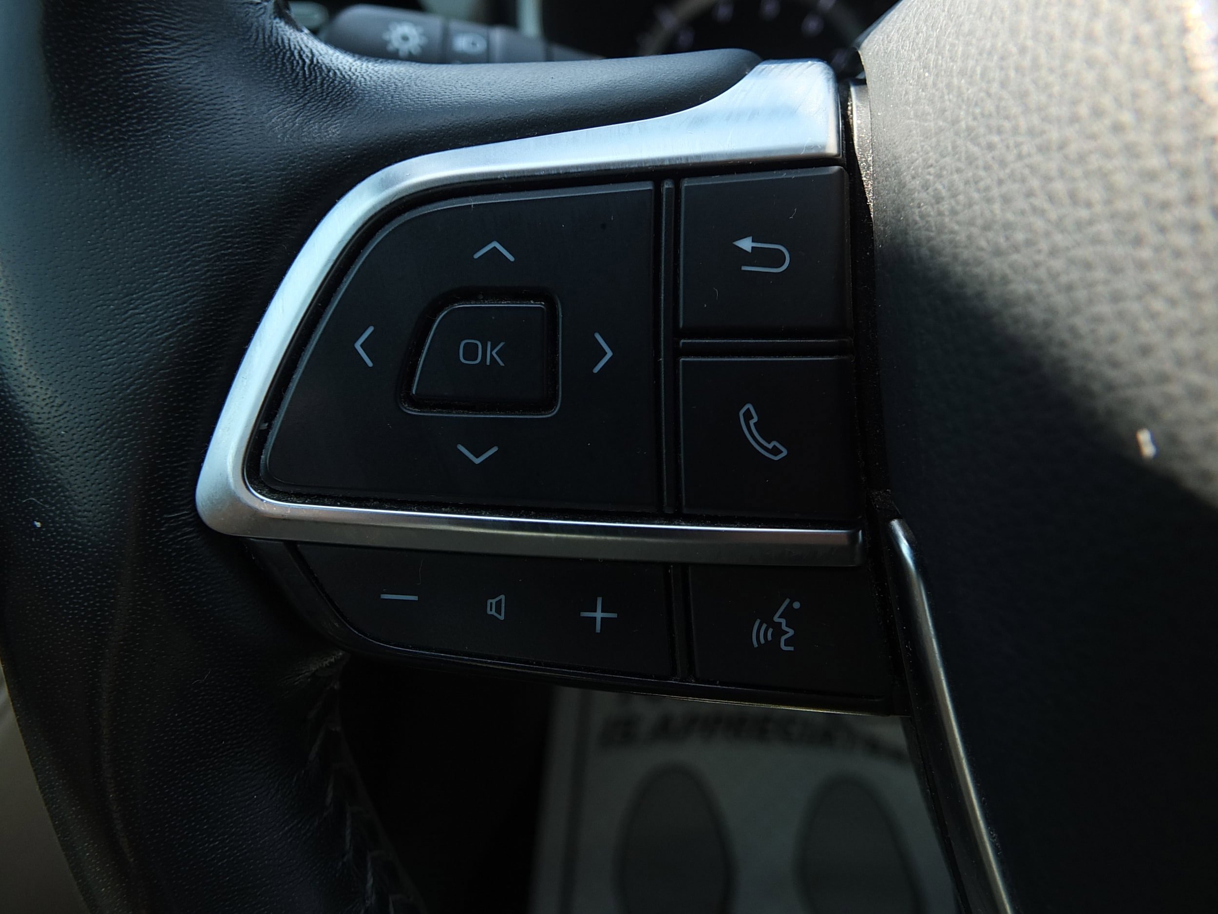 Used 2020 Toyota Highlander Limited FWD image 23