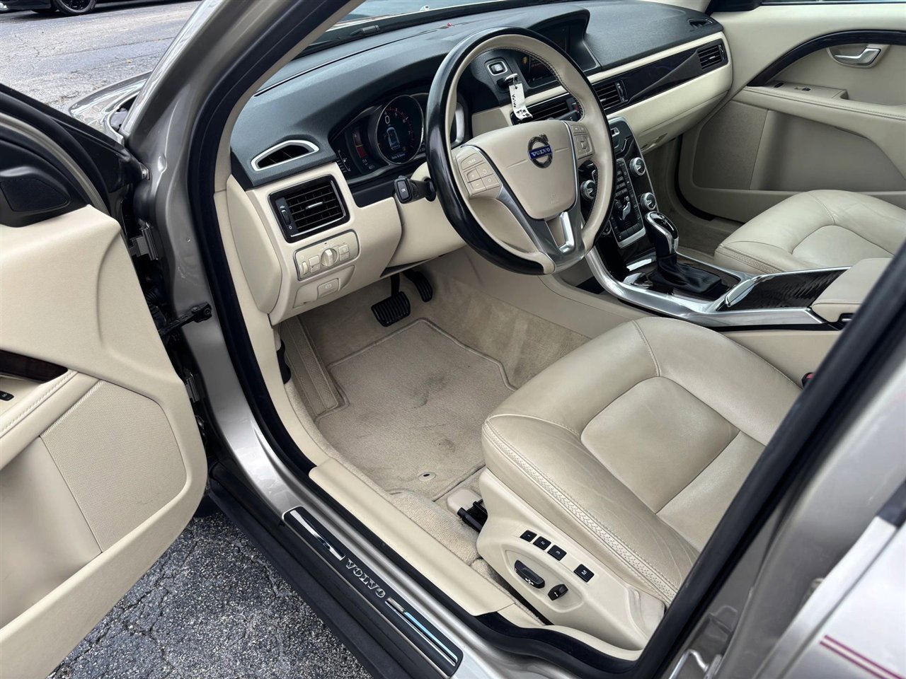 Used 2016 Volvo XC70 T5 Premier w/ Proximity Package image 8