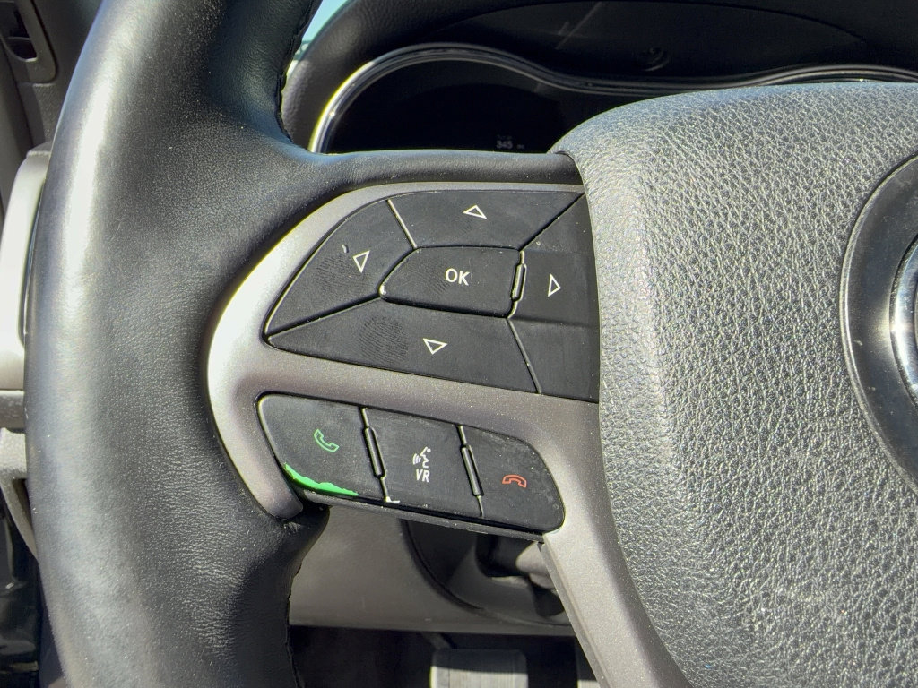 Used 2018 Jeep Grand Cherokee Altitude image 24