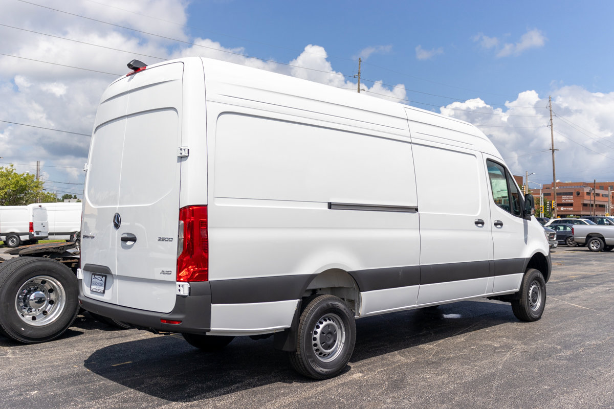 Used 2024 Mercedes-Benz Sprinter 2500 image 7