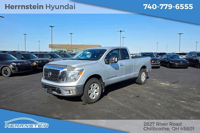 Used 2018 Nissan Titan SV AWD/4WD image 3