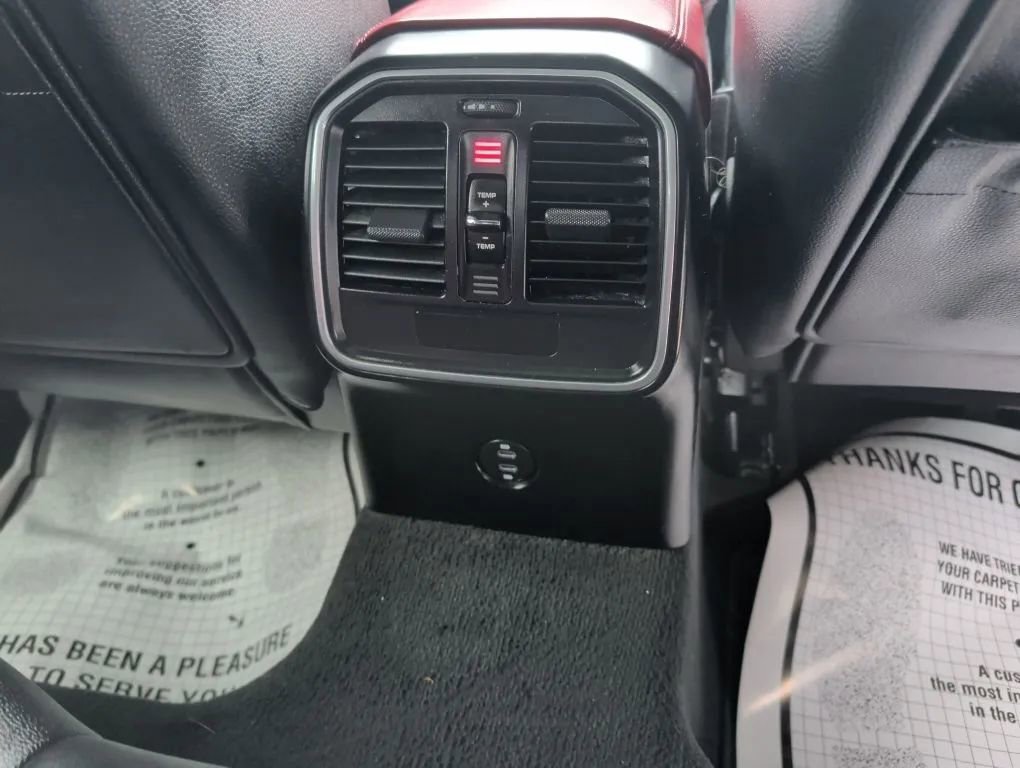 Used 2021 Porsche Macan w/ Premium Package image 33