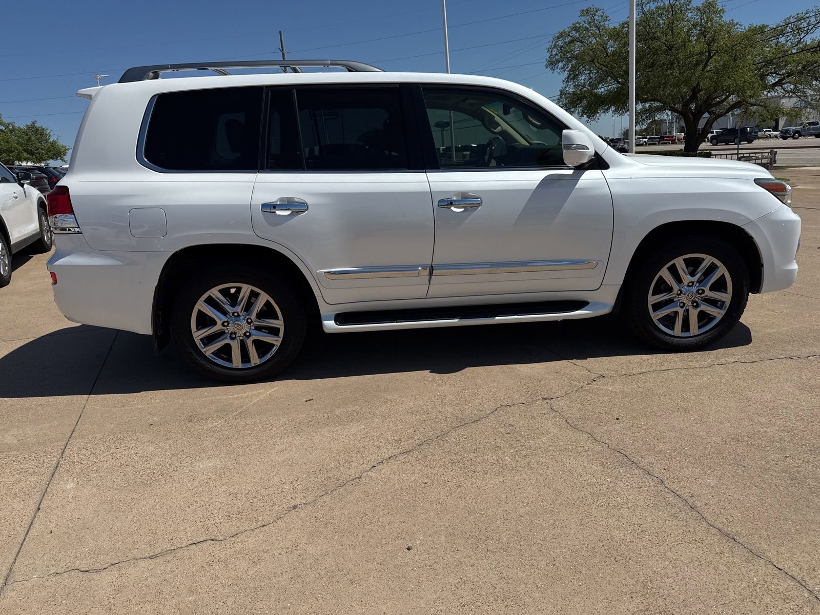 Used 2014 Lexus LX 570 4WD image 8