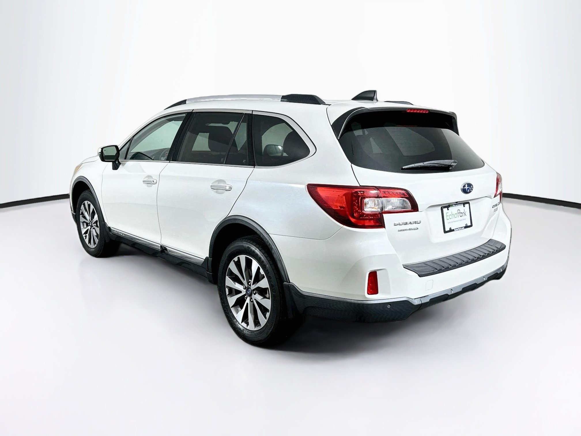 Used 2017 Subaru Outback 2.5i Touring AWD/4WD image 5