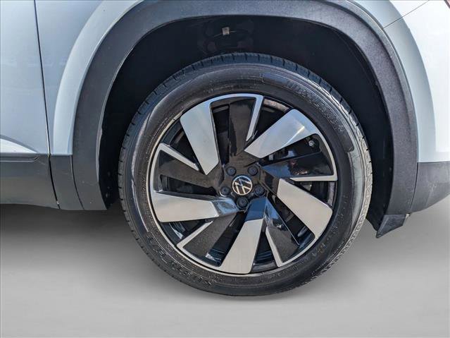 Used 2024 Volkswagen Atlas Cross Sport SE image 21
