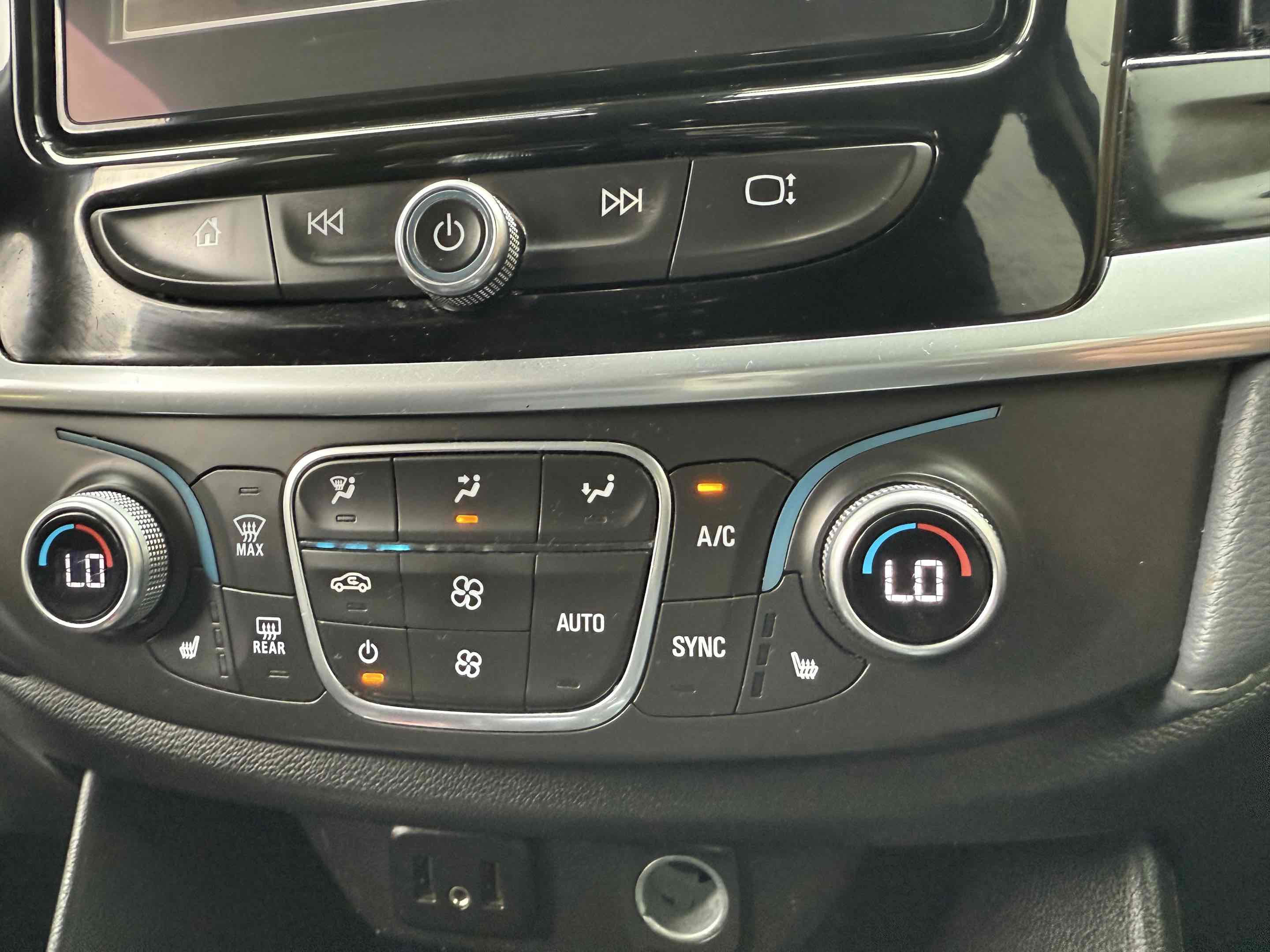 Used 2019 Chevrolet Traverse LT w/ LT Premium Package image 44