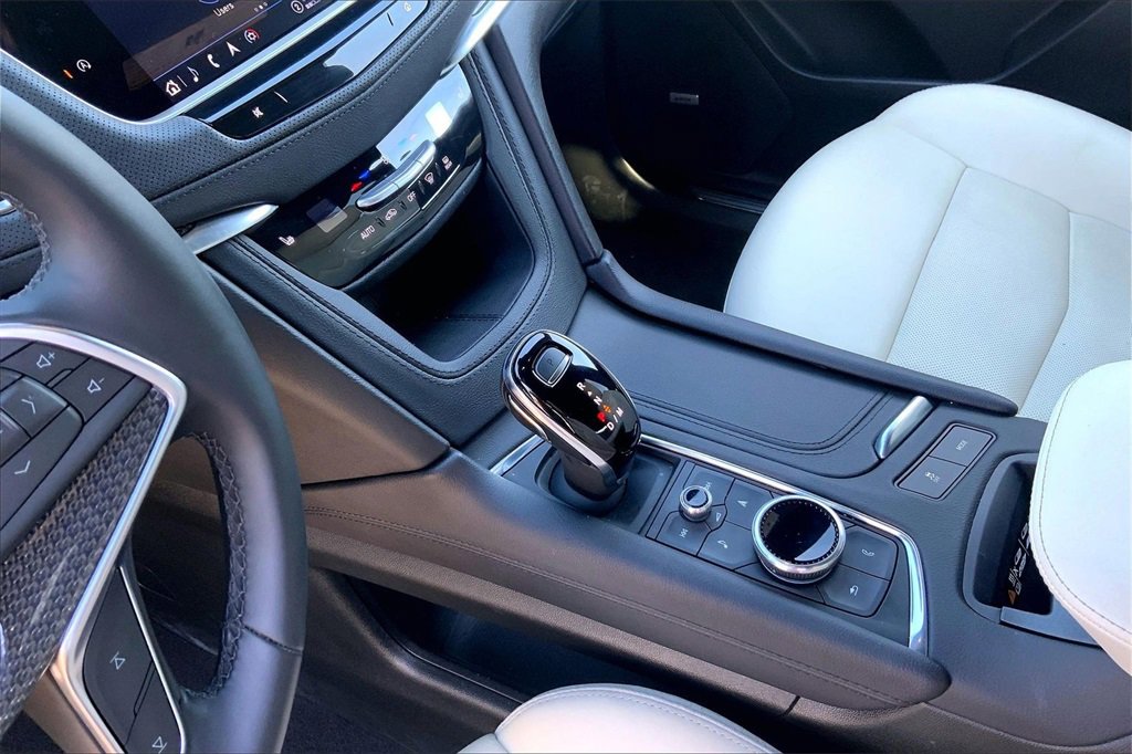 Used 2025 Cadillac XT5 Sportv image 16