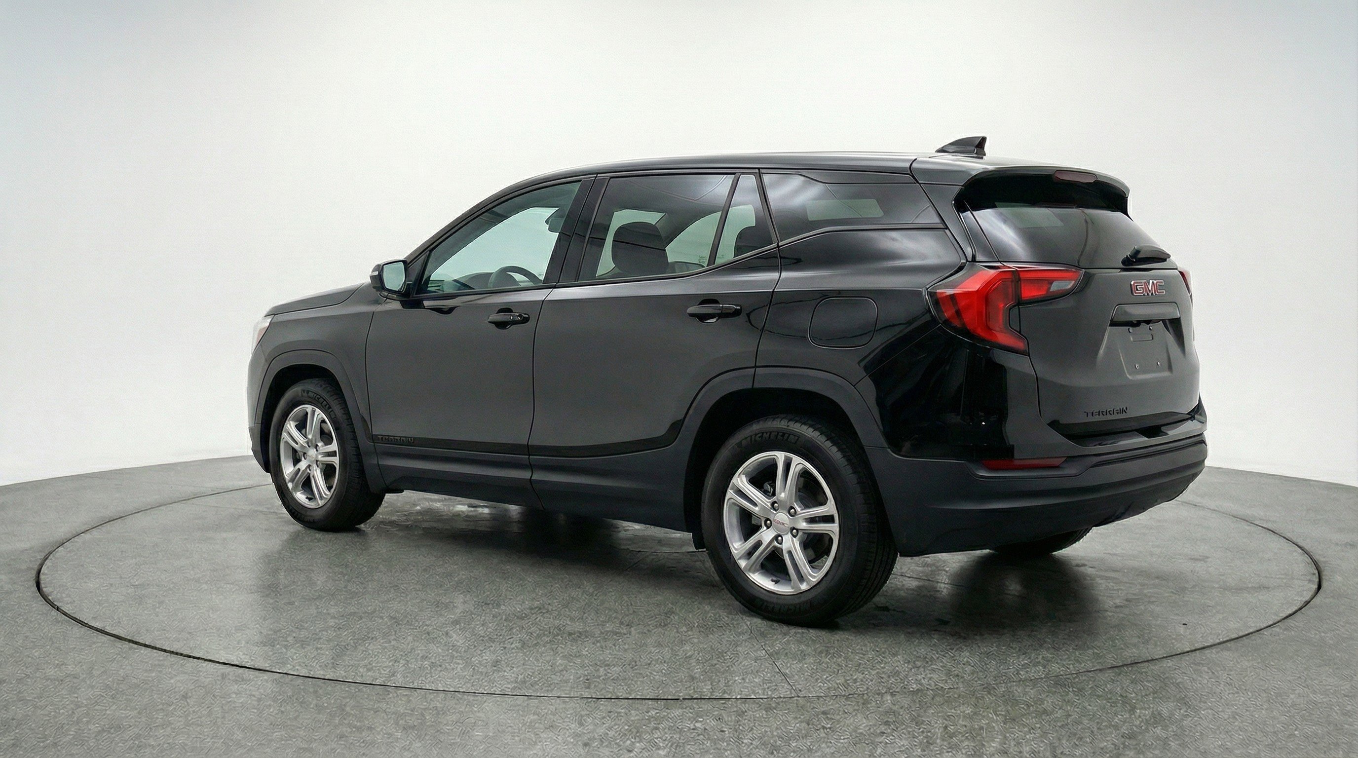 Used 2024 GMC Terrain SLE image 6