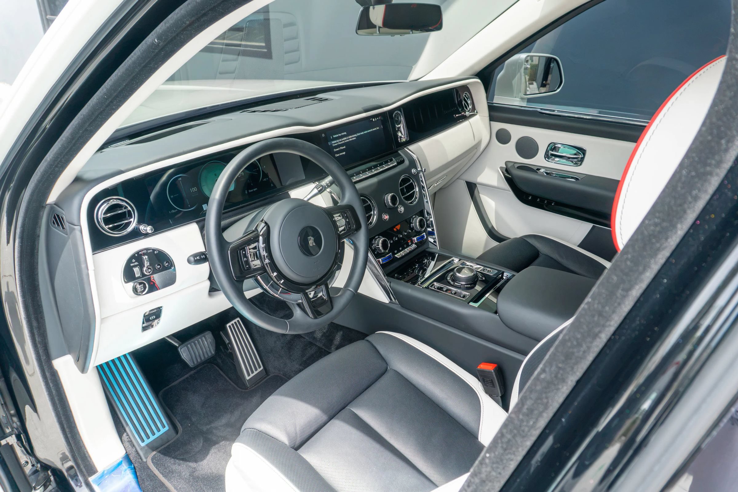 Used 2025 Rolls-Royce Cullinan AWD/4WD image 10