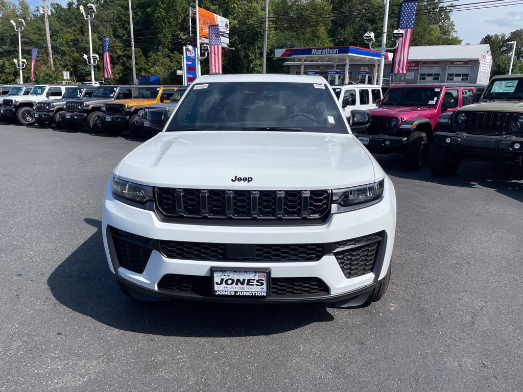 New 2027 Jeep Grand Cherokee Altitude AWD/4WD image 3