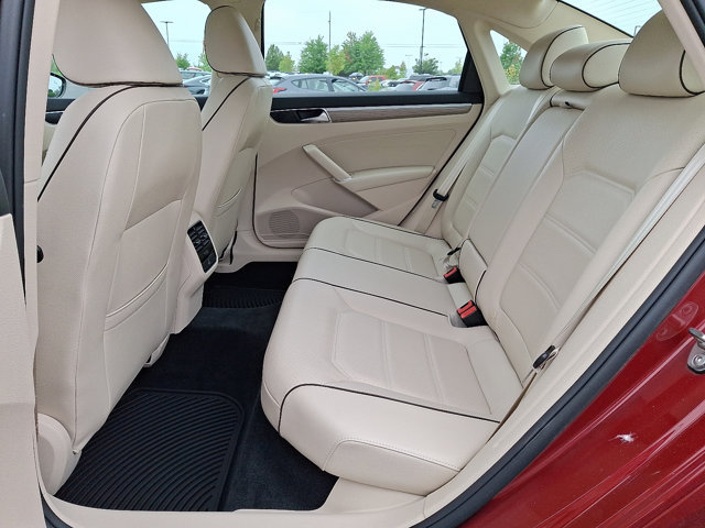 Used 2018 Volkswagen Passat 2.0T SE FWD image 11