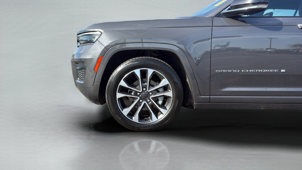 Used 2022 Jeep Grand Cherokee Overland w/ Luxury Tech Group IV AWD/4WD image 31