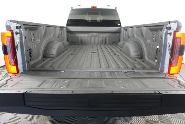 Used 2025 Ford F450 Platinum w/ FX4 Off-Road Package AWD/4WD image 9