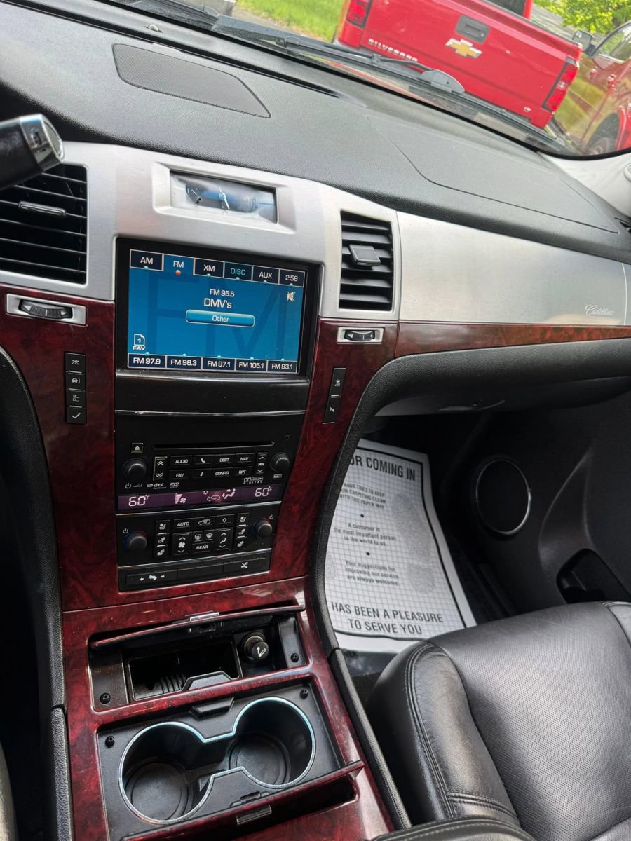 Used 2011 Cadillac Escalade Premium AWD/4WD image 20