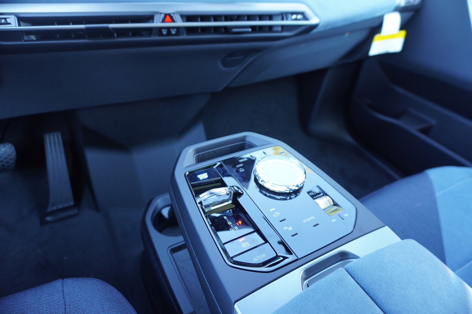 New 2025 BMW iX xDrive50 image 13