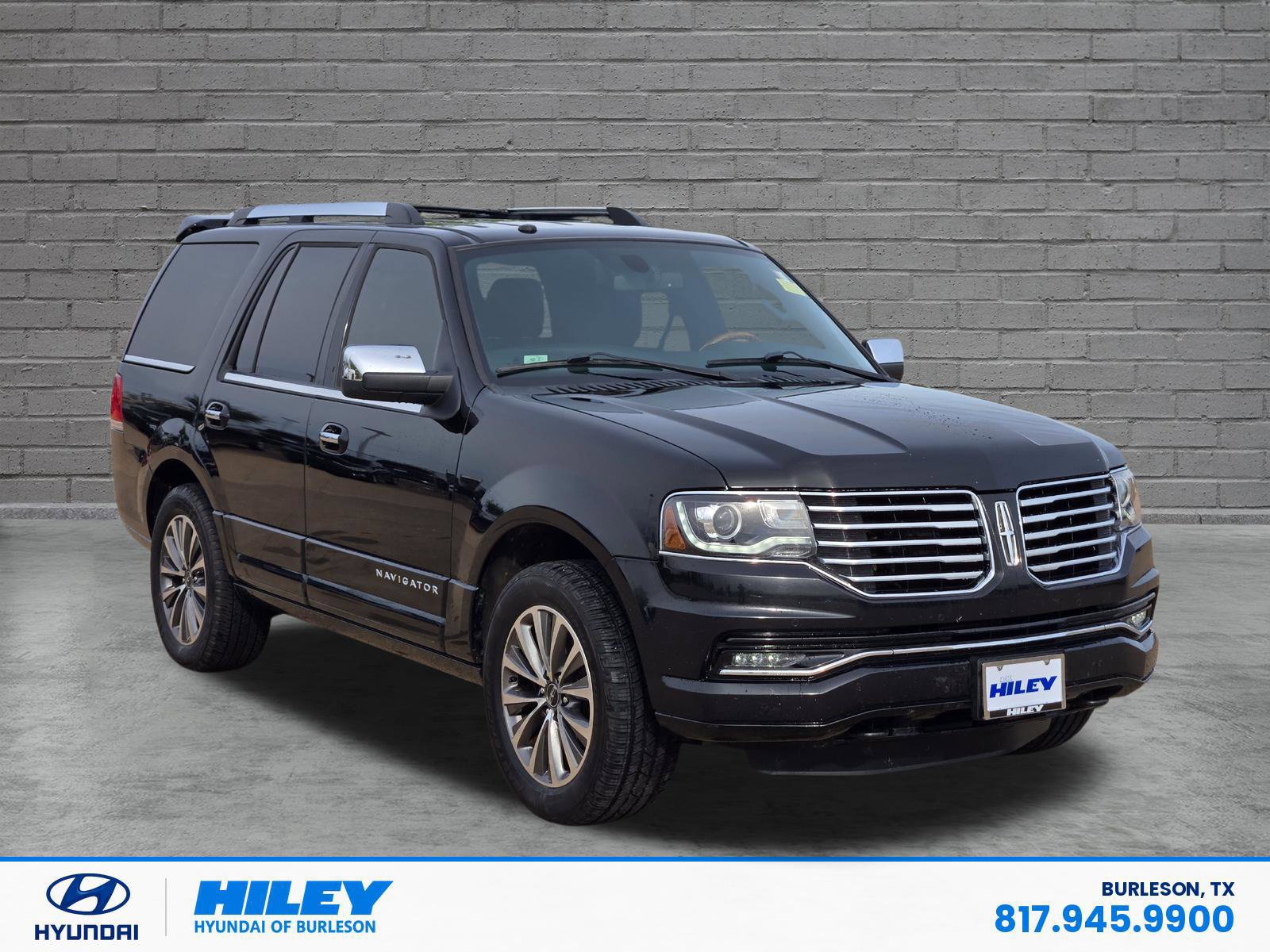 Used 2017 Lincoln Navigator Select AWD/4WD image 3