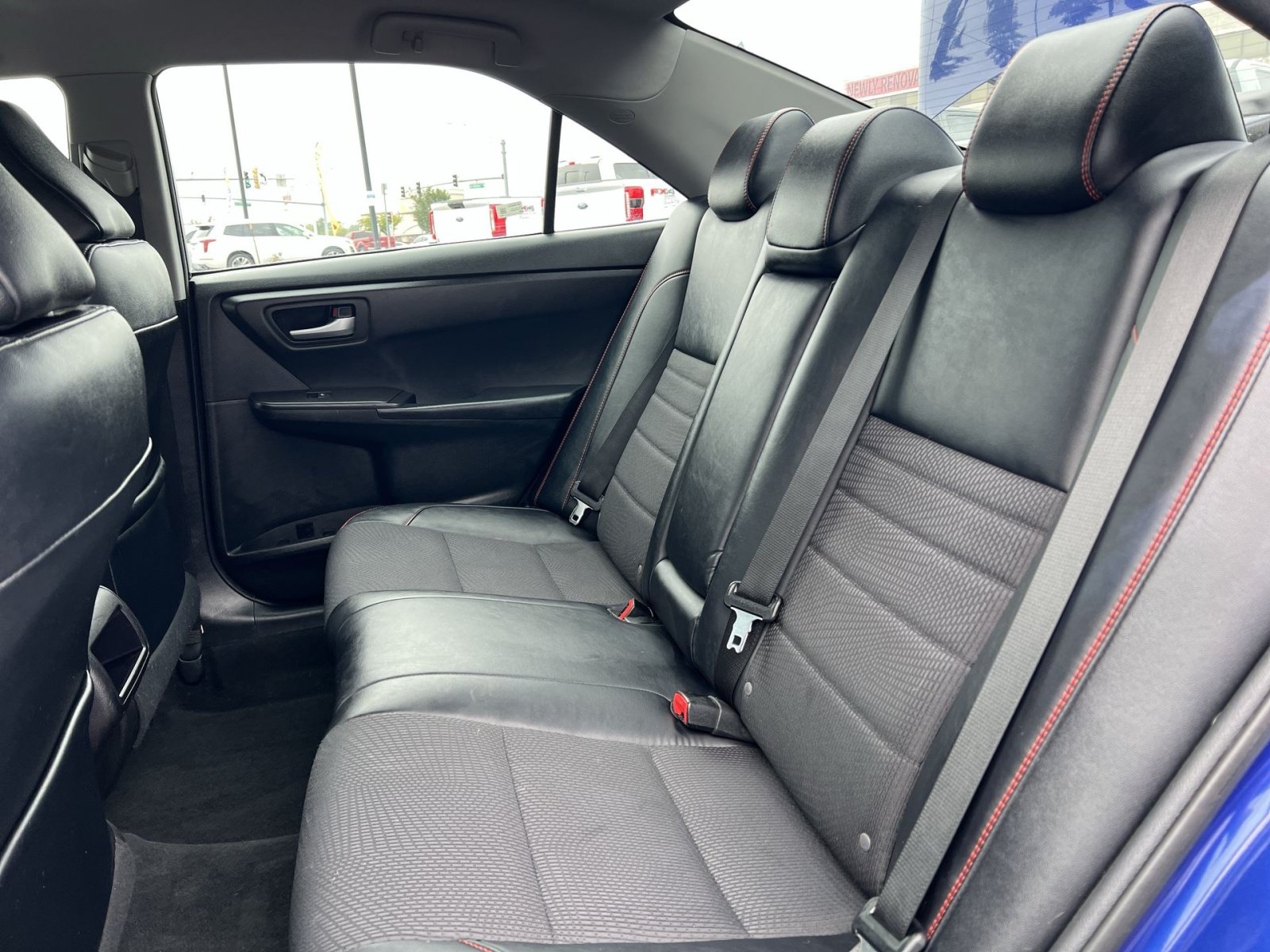 Used 2016 Toyota Camry SE FWD image 23