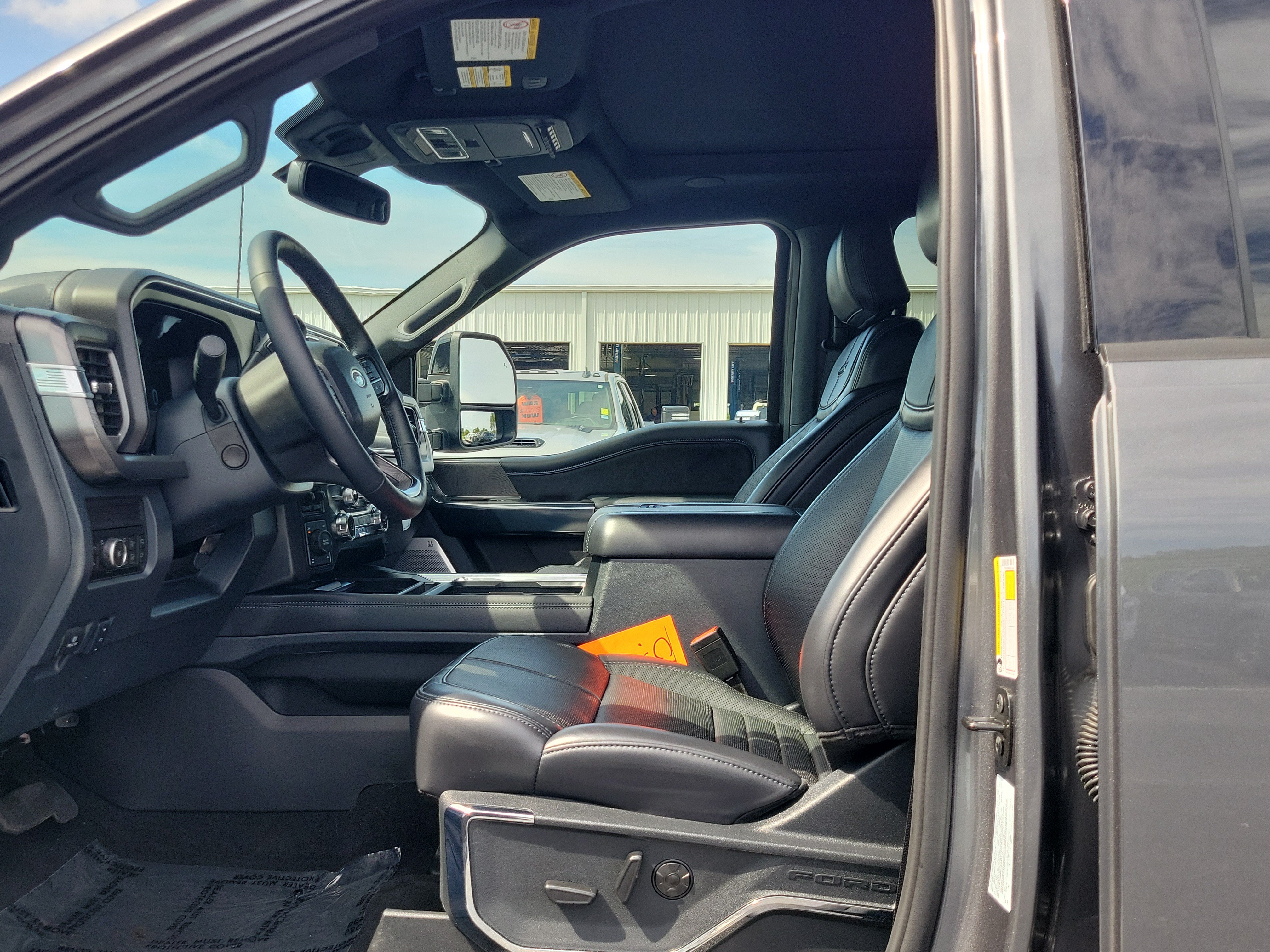 Used 2025 Ford F350 Platinum w/ FX4 Off-Road Package AWD/4WD image 19