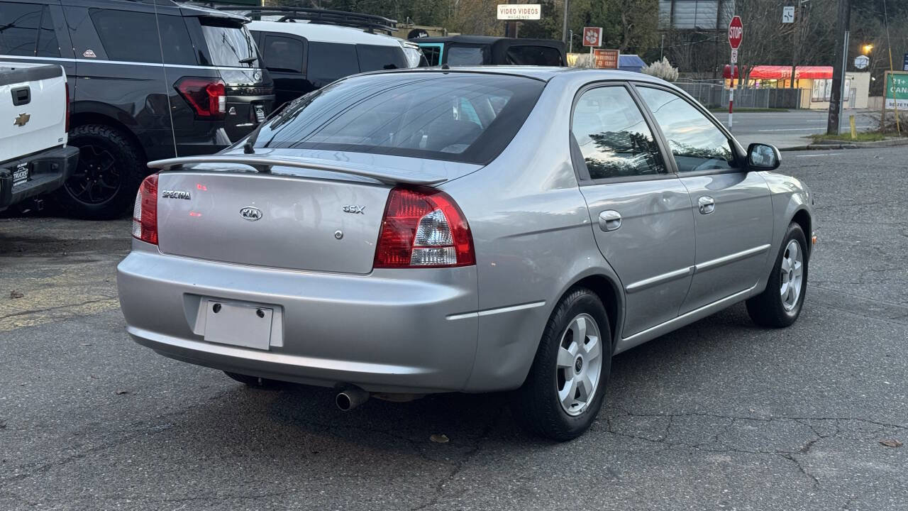 Used 2004 Kia Spectra Hatchback image 8