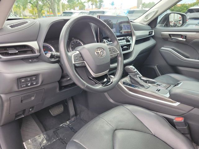 Used 2022 Toyota Highlander Platinum AWD/4WD image 18