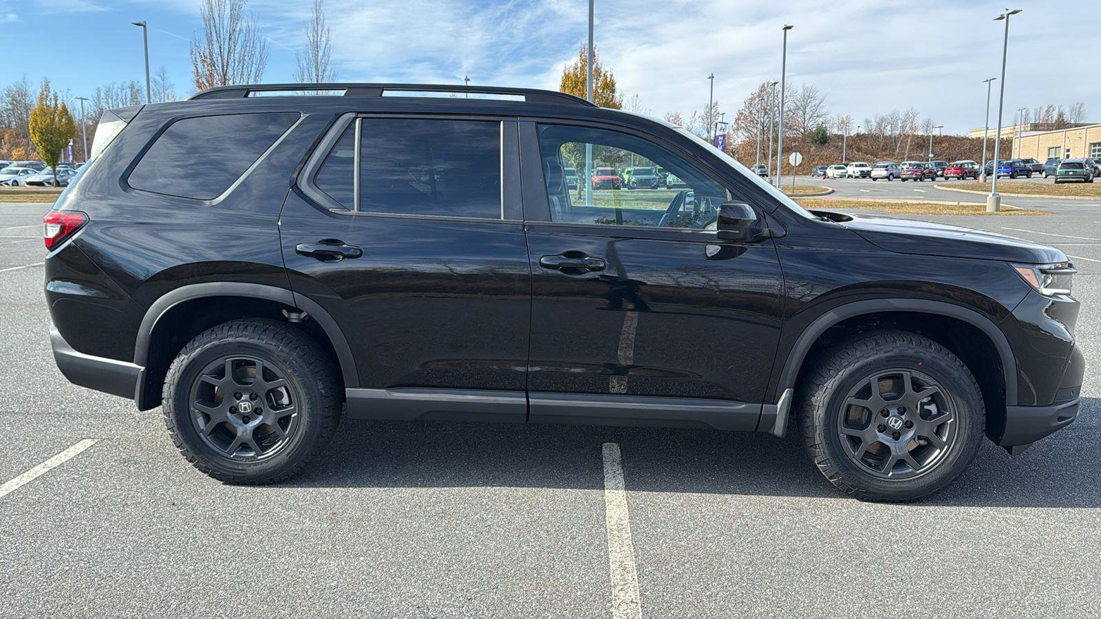 New 2025 Honda Pilot TrailSport image 3