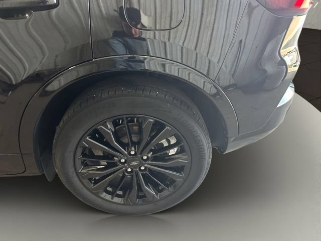 Certified 2023 Ford Escape ST-Line Elite w/ Class II Trailer Tow Package AWD/4WD image 30