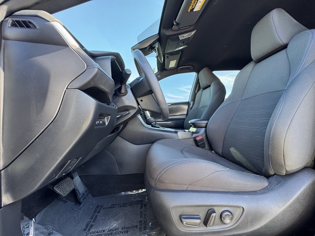 Used 2023 Toyota RAV4 SE image 18