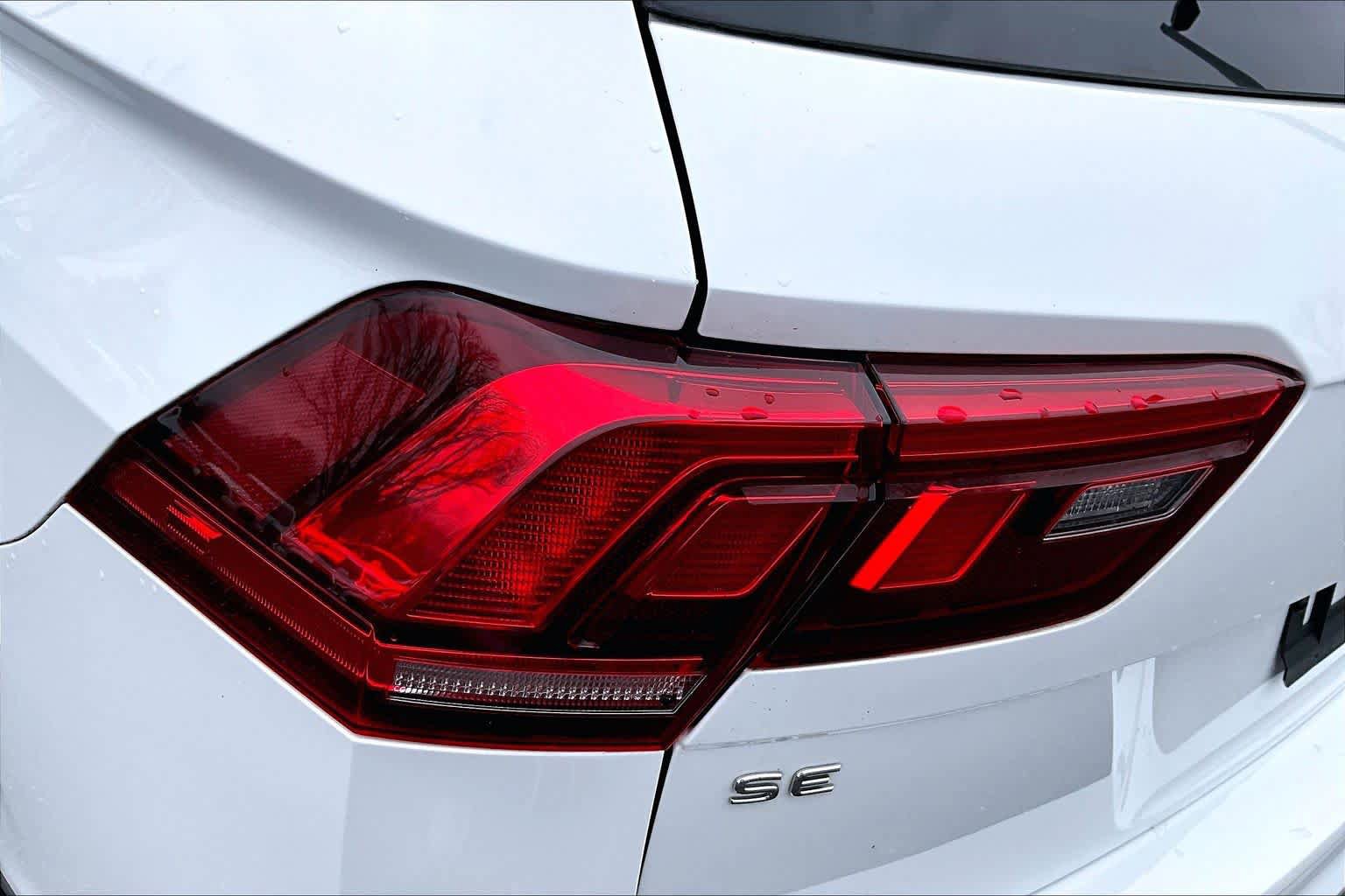 Used 2022 Volkswagen Tiguan SE R-Line FWD image 28